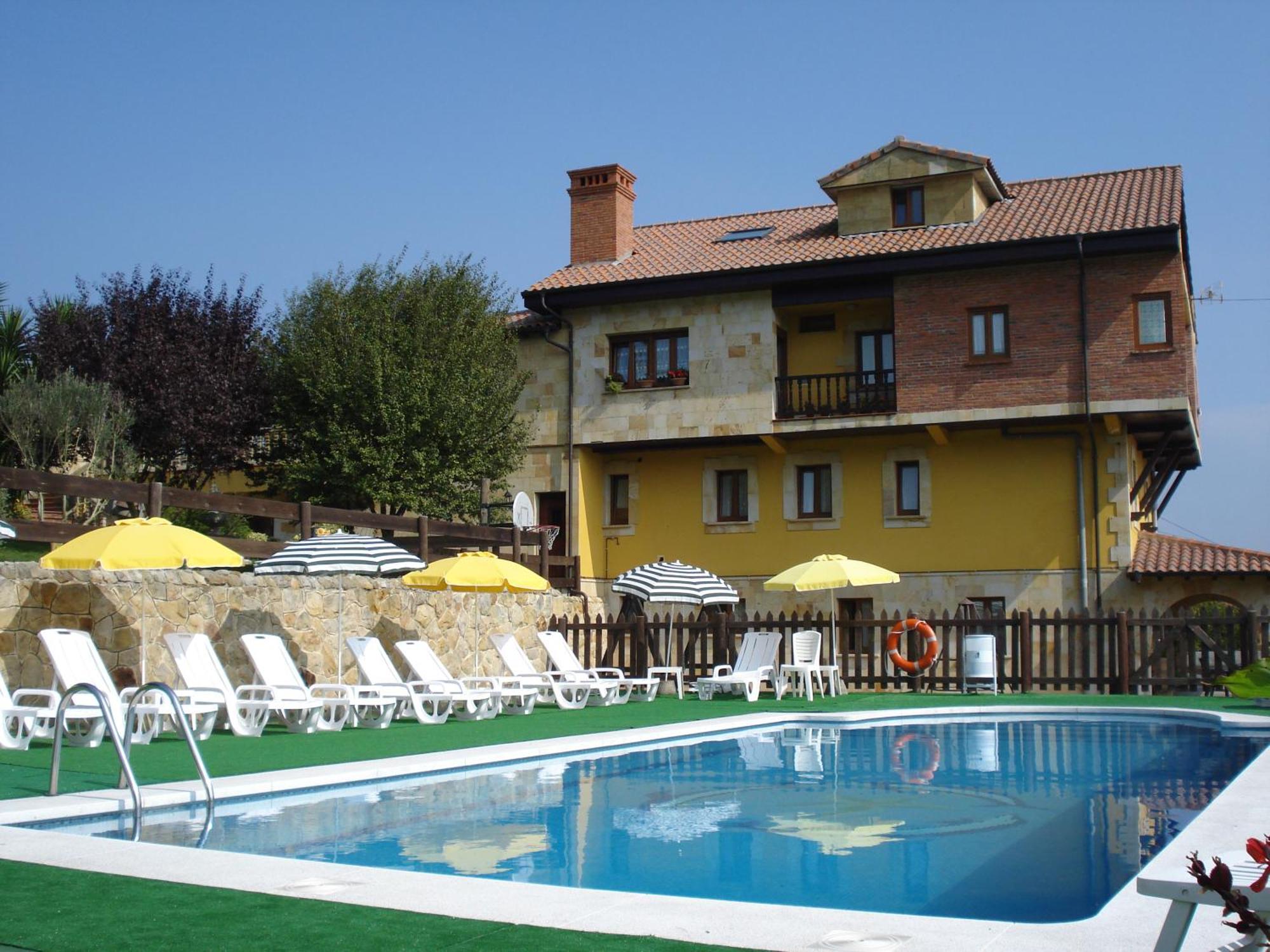 Apartamentos La Gloria Santillana del Mar Exterior photo
